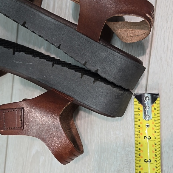 Sundance Leather Toe Loop Platform Buckle Sandals sz 37 / 6.5 - Picture 10 of 13